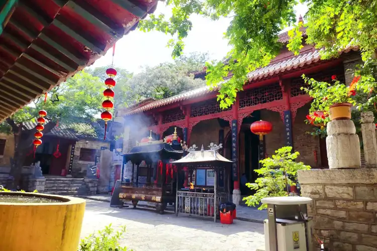 Hotels near Yun Long Mountain