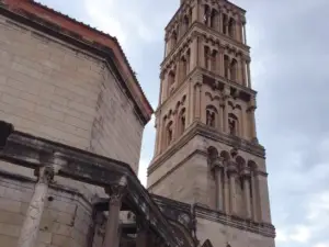 The Five Wells Square