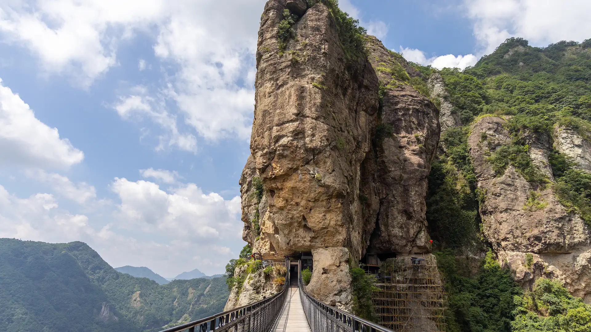 Hotels near Fangdong Scenic Area