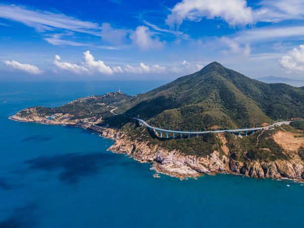 Compare 5 airports near Dongshan County