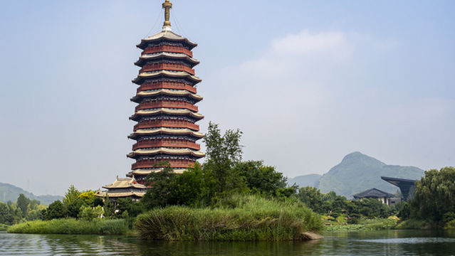 Yan Lake Tourist Attraction