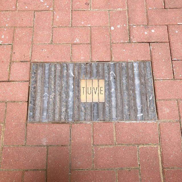 型格工業風酒店-TUVE