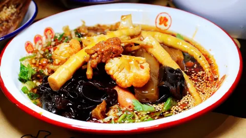 眼镜热串串 in Pujiang