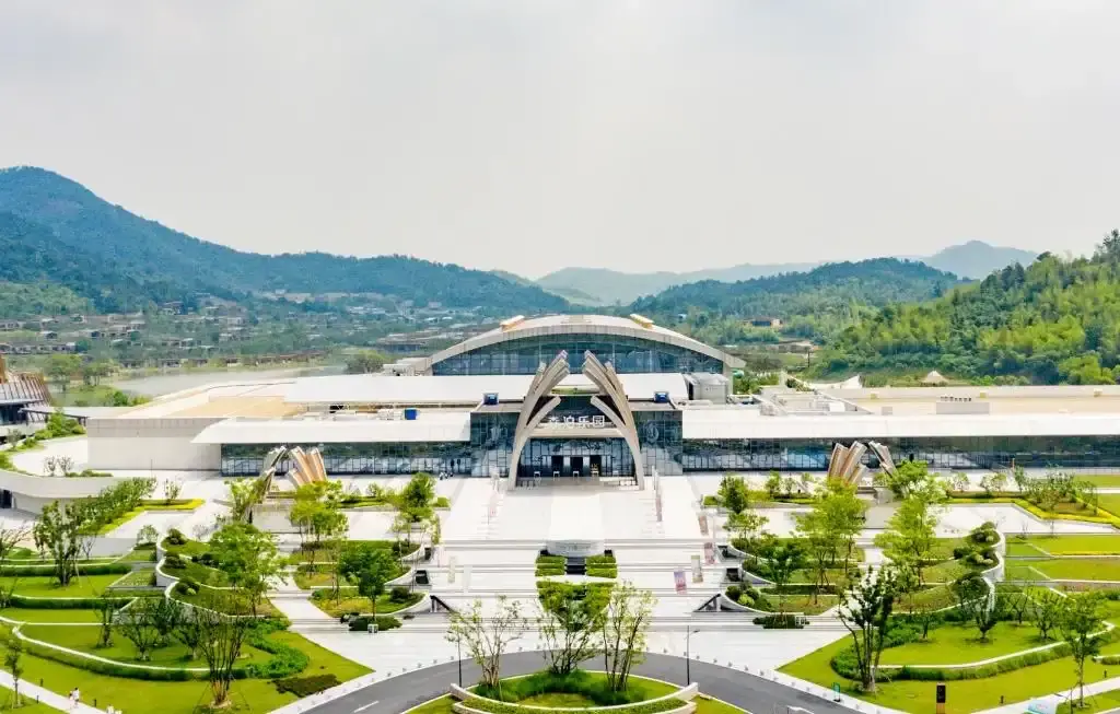 Hotels near Moganshan Kaiyuan Senpo Dujia Amusement Park