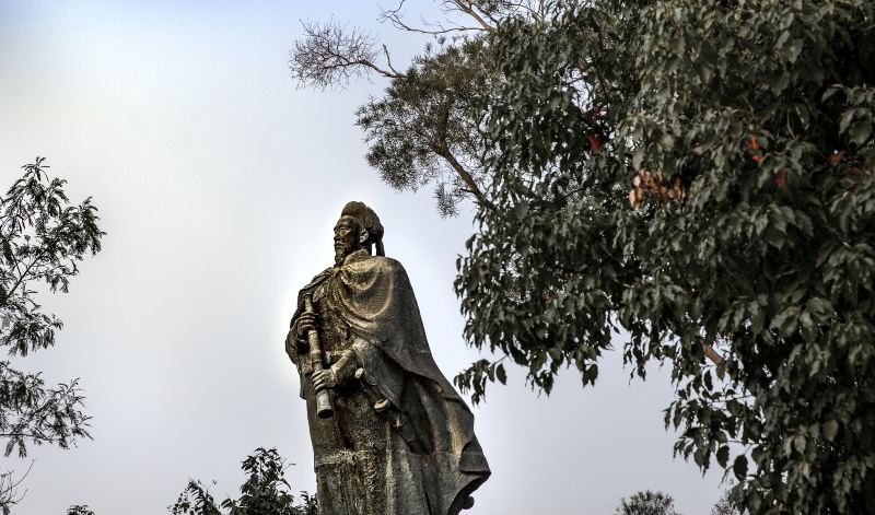 Bronze Statue of Lin Zexu