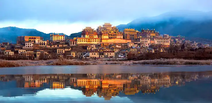 Hotels near Sumtseling Monestery