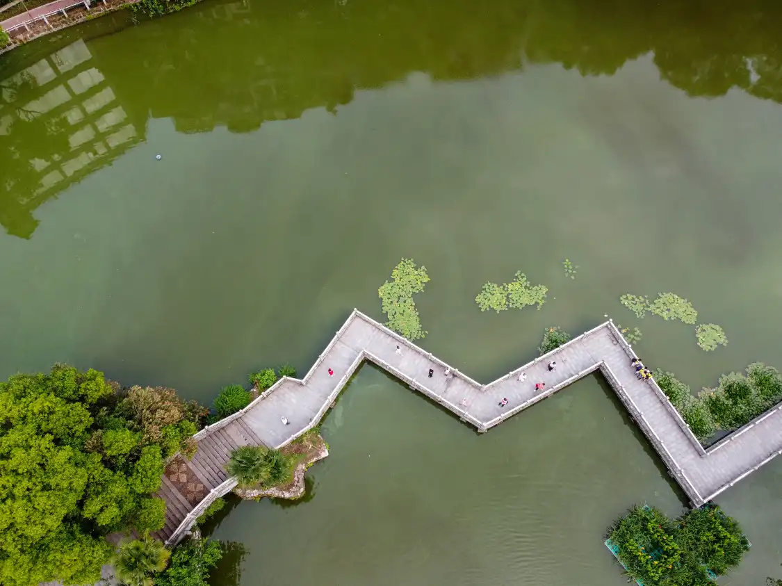 Hotels near Yueping Park