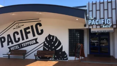 Pacific Hotel in 옙푼