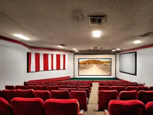 Allen La Cueva 6 Theater