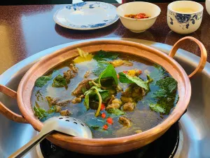 梅里特色火锅店