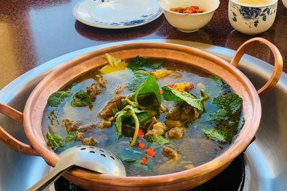 梅里特色火锅店