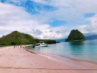 Magnifique pink beach indeed