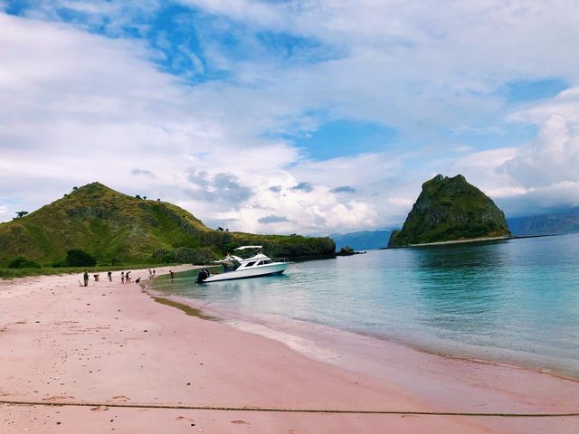 Magnifique pink beach indeed