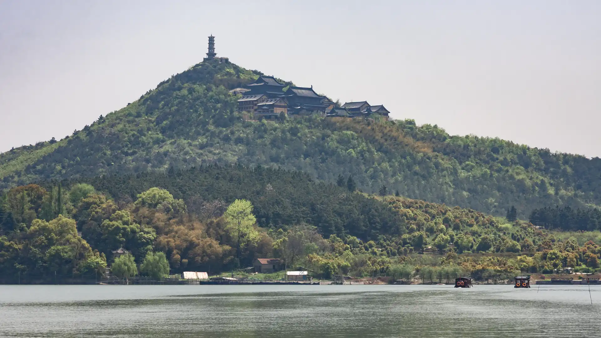 鄰近長興仙山湖國家濕地公園的酒店