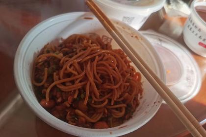 喜迎春饭店(三碗不过岗店)