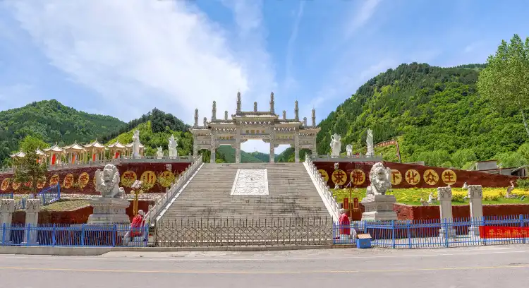 Hotels near Baiyun Temple
