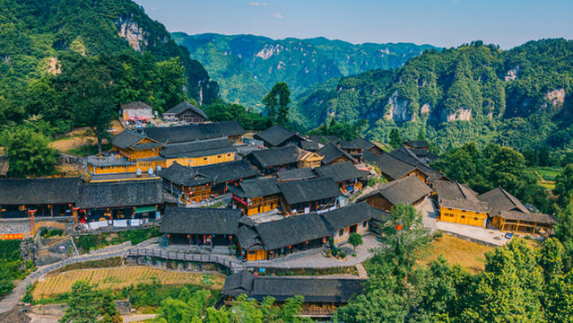 Shibadong Village (the Village of 18 Caves)