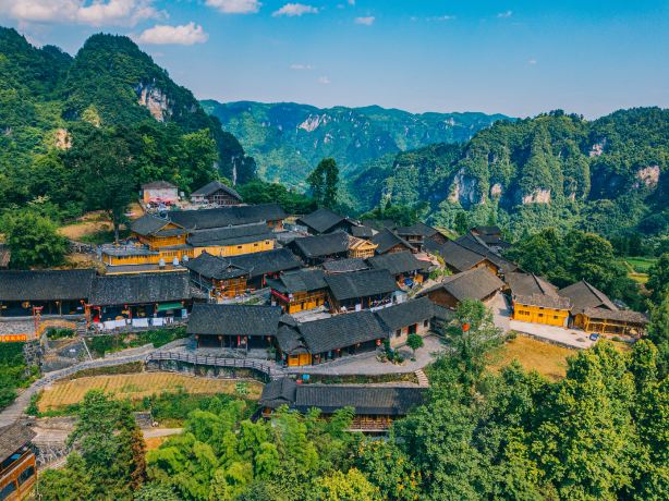 Shibadong Village