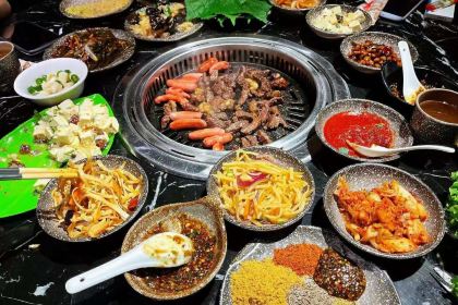 鸿源碳火烤肉城