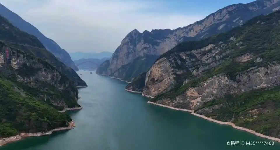 Hotels near Bingshu Baojian Gorge