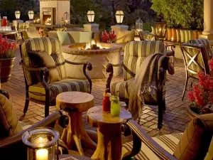 Veranda Fireside Lounge & Restaurant