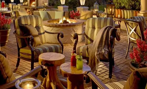 Veranda Fireside Lounge & Restaurant