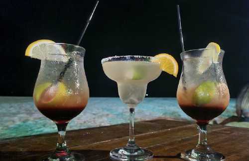 Kalut Cafe And Bar