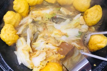 Stewed river fish in an iron pan