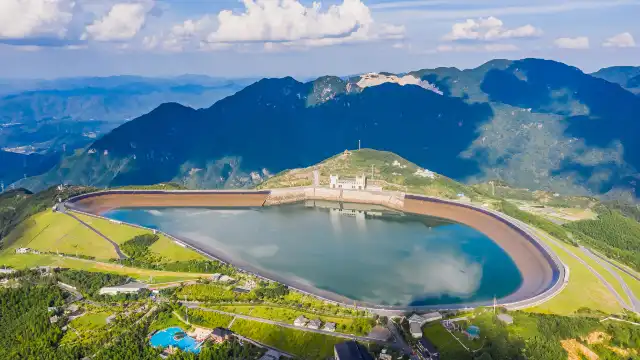 Hotels near Jiangnan Tianchi