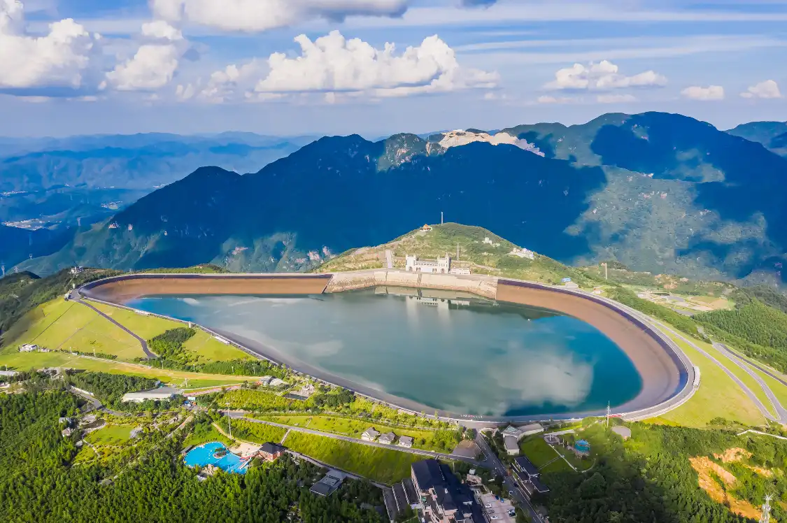 Hotels near Jiangnan Tianchi