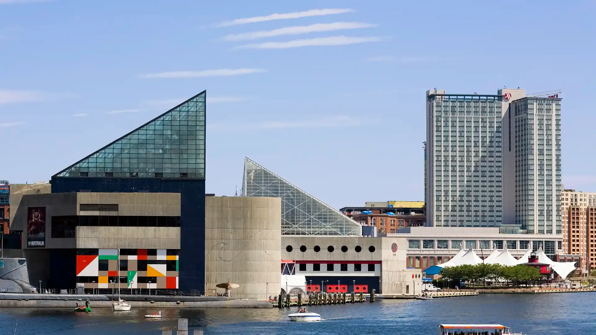 Hotels near National Aquarium
