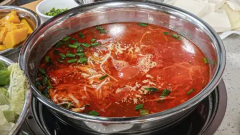 黄亨红布依特色酸笋鱼庄(桔山分店) in Xingyi