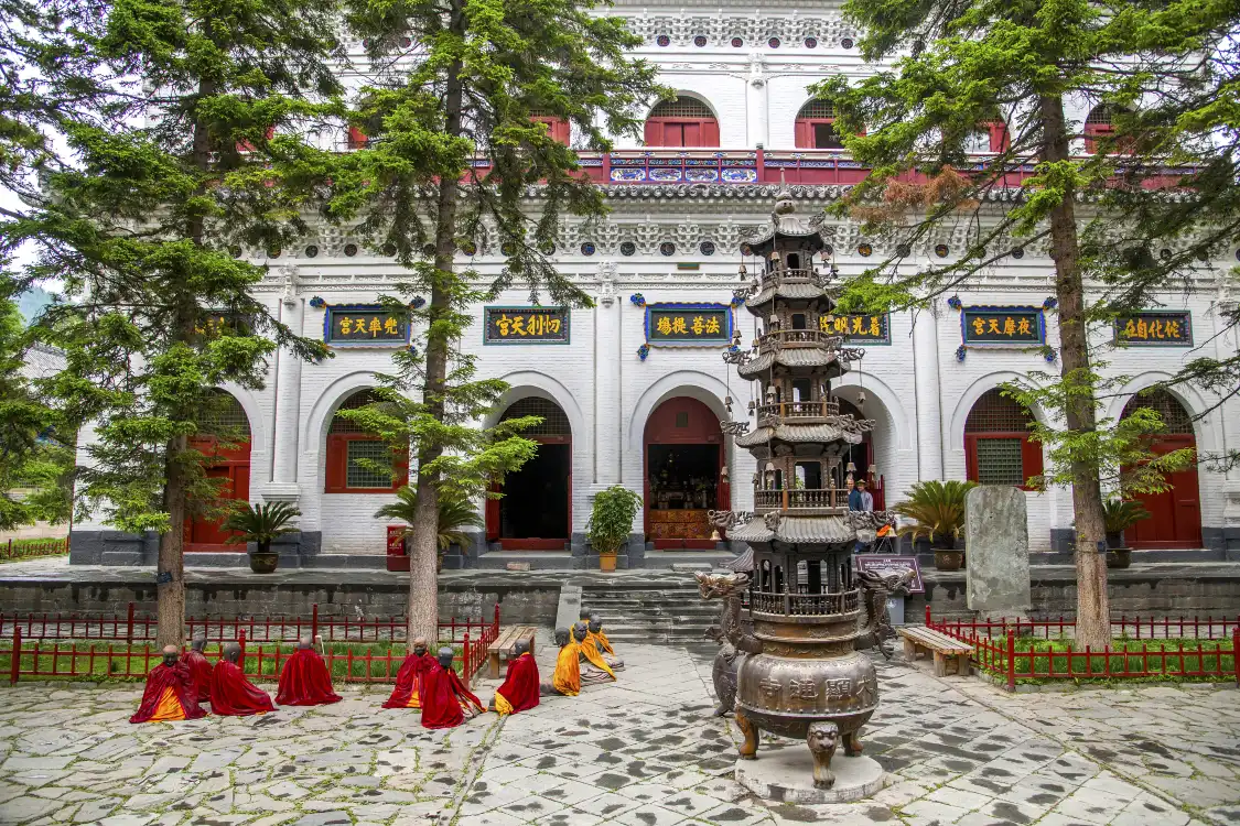 Hotels near Xiantong Temple