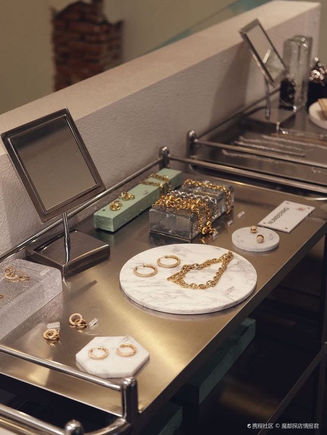 LOOKNOW Brings Fashion to Life