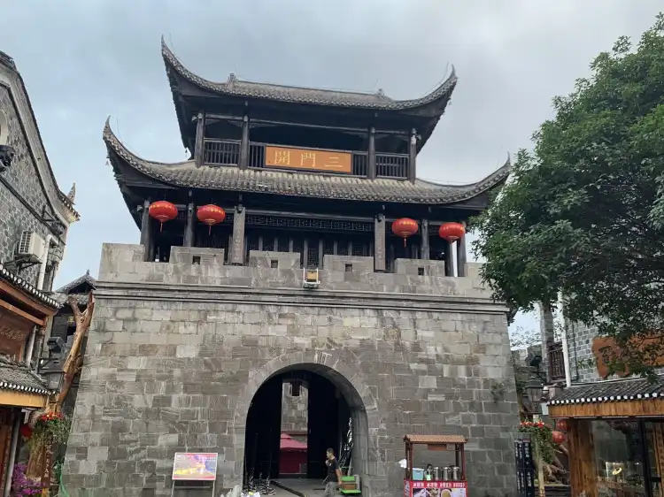 Hotels near Three Gates of Qianzhou Ancient City