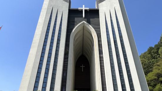 龍崗區基督教布吉教堂，位於深圳市龍崗區東西幹道石芽嶺公園，建