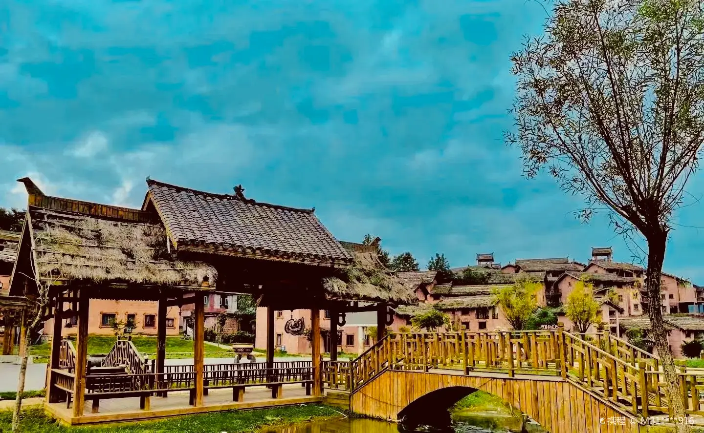 Haiping Qianhu Yi Village