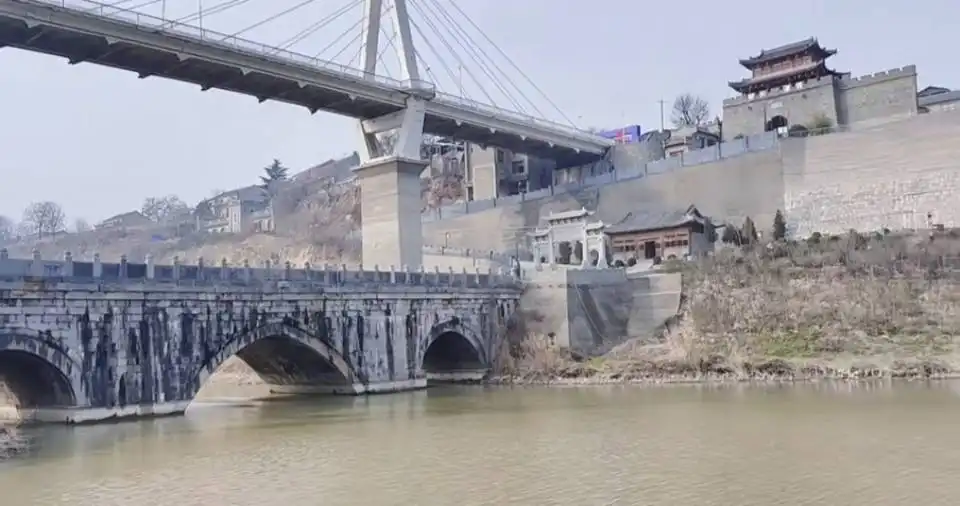 Hotels near Sanyuan Gulong Bridge