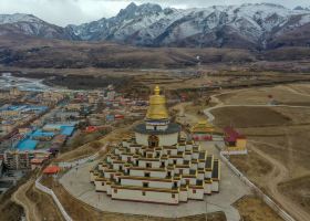 Roblin Hot Spring Hotel in Gesar Wangcheng, Ganzi County