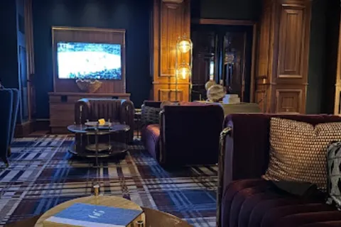 Allē Lounge on 66