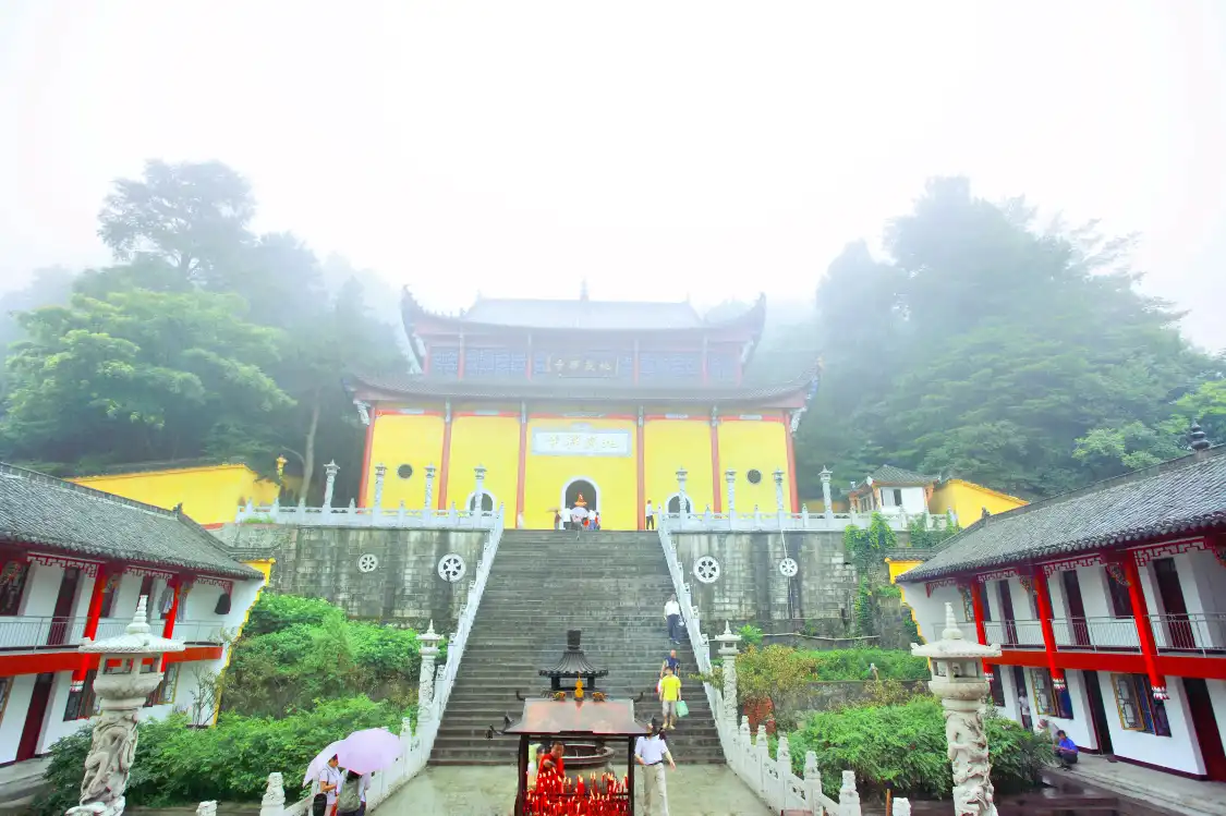 Hotels near Dizang Buddhist Temple