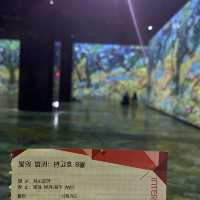화려하고 웅장한 제주 빛의 벙커