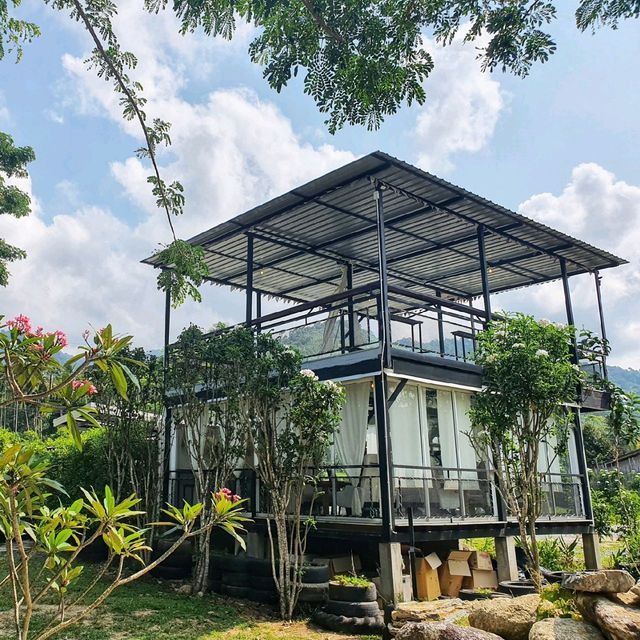 Bus Cafe  คาเฟ่สไตล์แคมป์ปิ้ง 