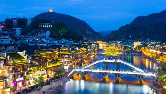 6-Day Zhangjiajie Tour Including 5-Star Hotel: National Forest Park, Baofeng Lake, Huanglong Cave, Glass Bridge, Phoenix Ancient Town