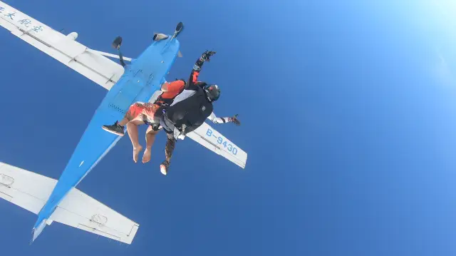 Skydiving in Danzhou