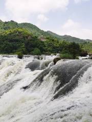 Yinlianzhuitan Waterfall