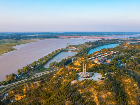 Sanhuang Mountain Taohuayu Tourism Region