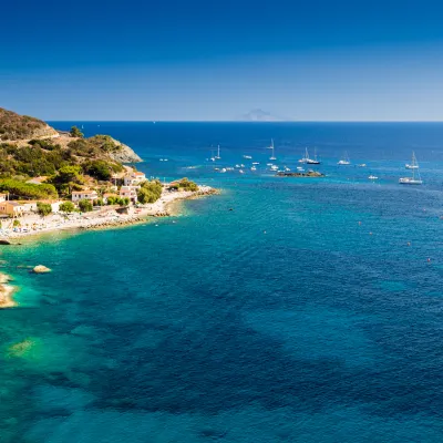 Отели рядом с достопримечательностью «Залив Спинола»