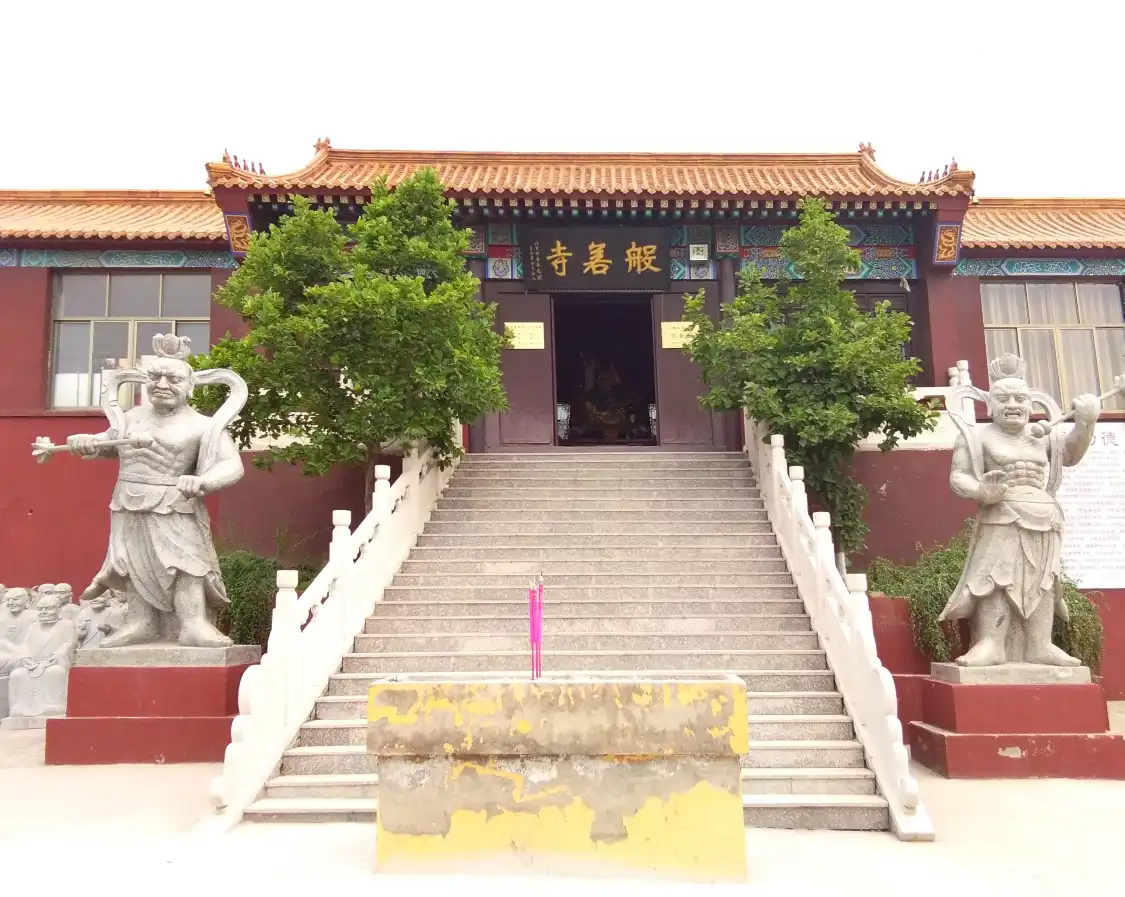 탕산 유타 반라 사원 주변 호텔