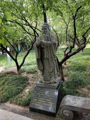 Statue of Confucius